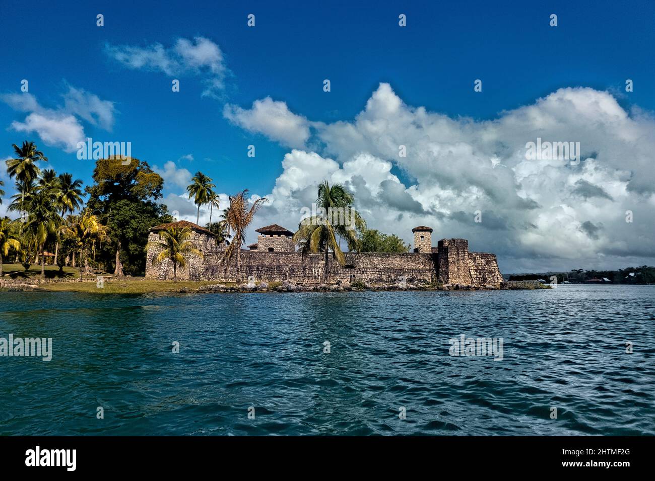 Château de San Felipe de Lara sur le lac Izabal, Rio Dulce, Guatemala Banque D'Images