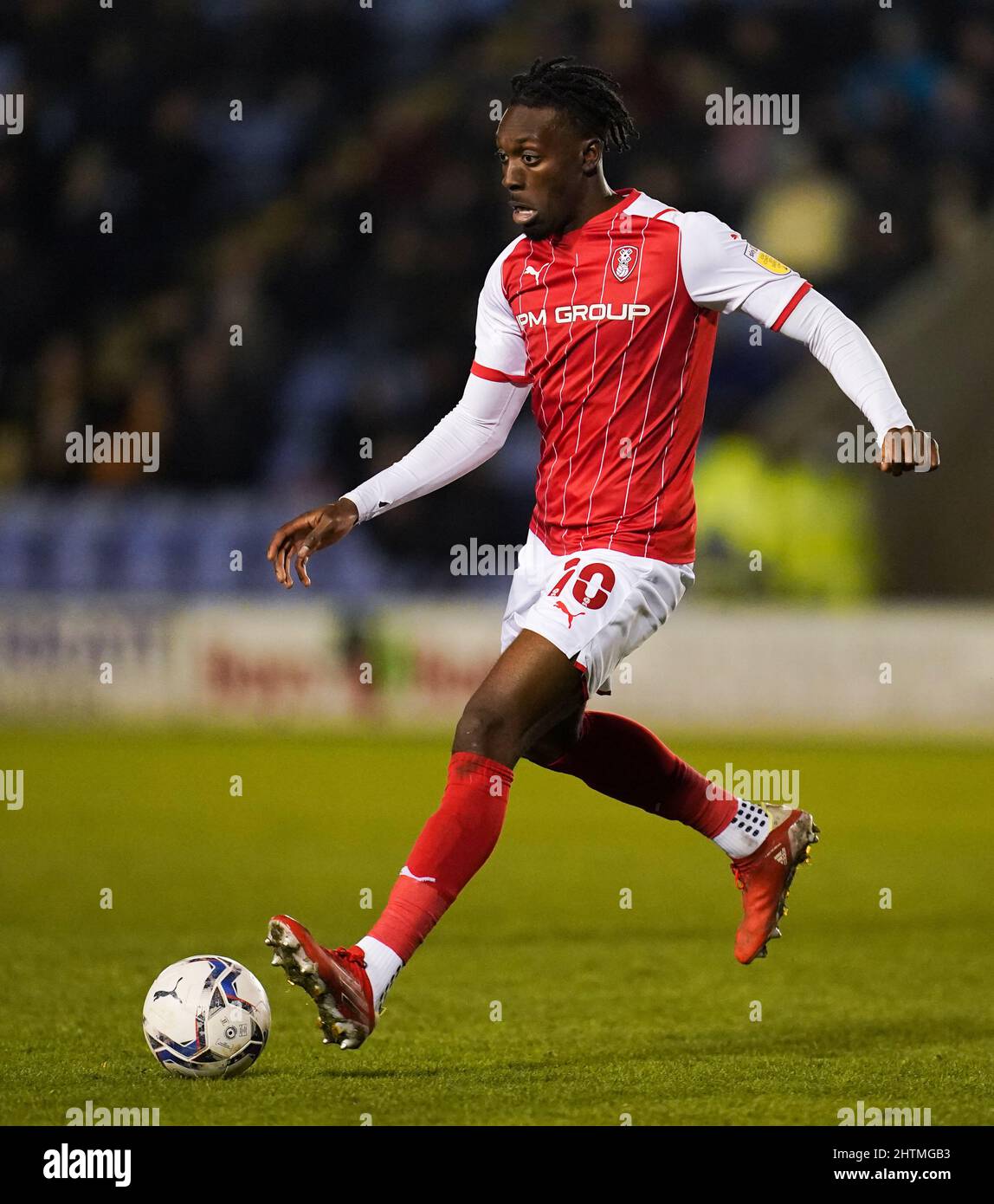 Freddie Ladapo de Rotherham United pendant le match de la Sky Bet League One à Montgomery Waters Meadow, Shrewsbury. Date de la photo: Mardi 1 mars 2022. Banque D'Images