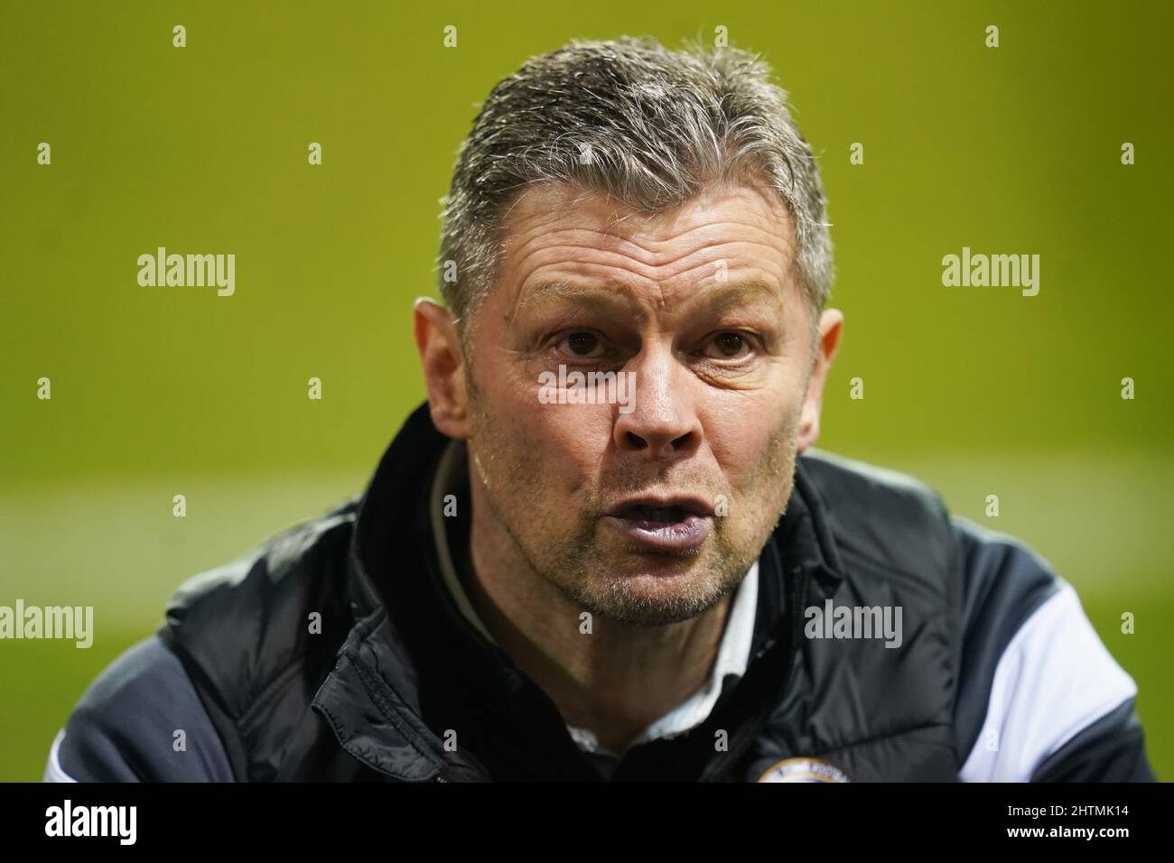 Steve Cotterill, directeur de la ville de Shrewsbury, lors du match de la Sky Bet League One à Montgomery Waters Meadow, Shrewsbury. Date de la photo: Mardi 1 mars 2022. Banque D'Images