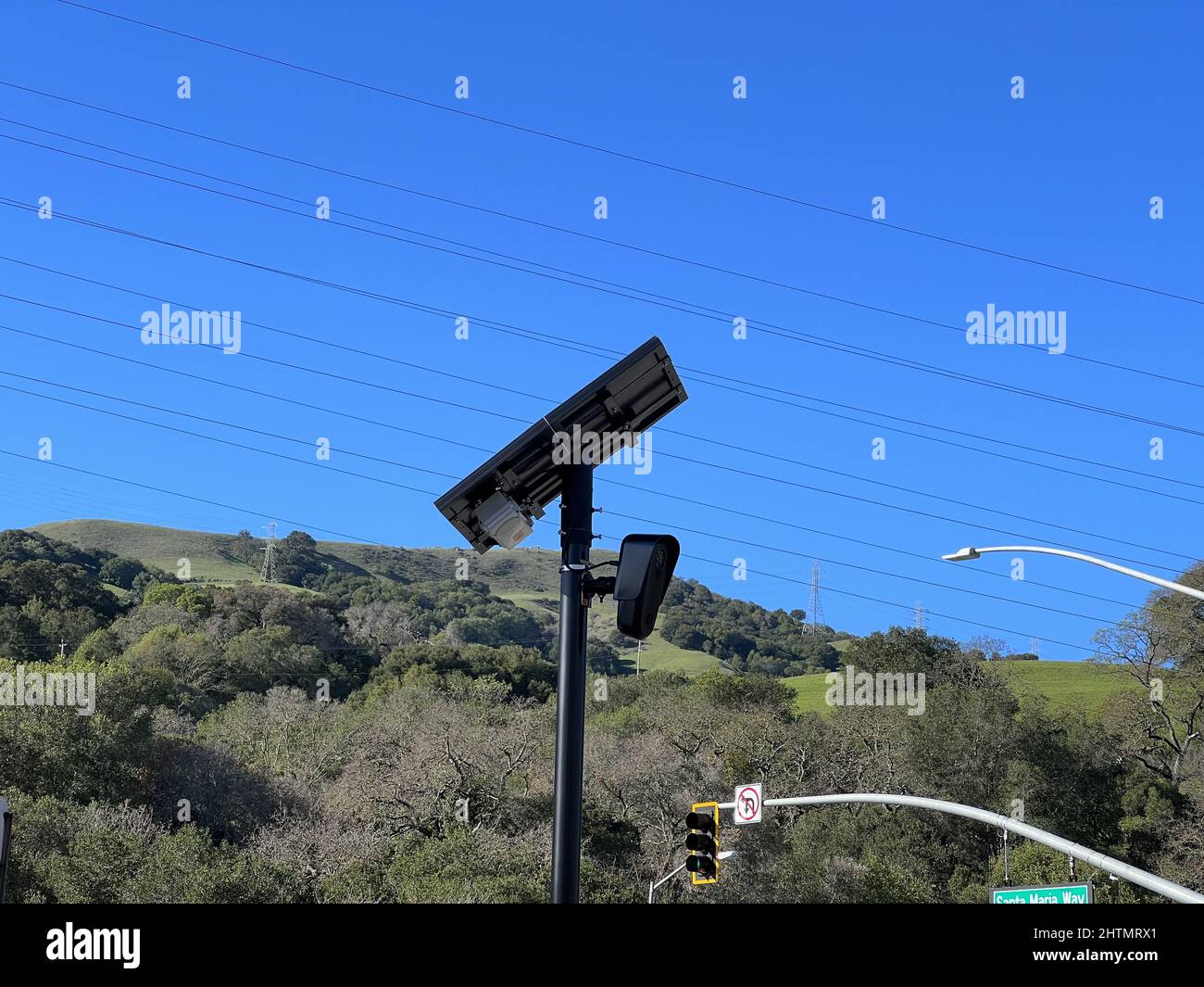 Une caméra pour lecteur de plaque d'immatriculation est montée sur un poteau à Orinda, en Californie, le 22 janvier 2022. Photo publiée avec l'aimable autorisation de Tech Trends. Banque D'Images