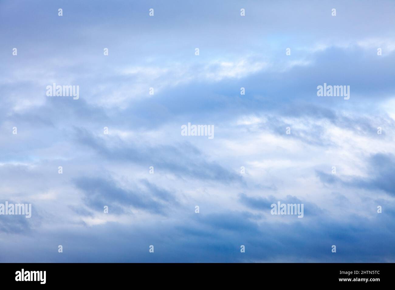 Ciel bleu ciel nuageux abstrait motif Météo nature texture d'arrière-plan Banque D'Images
