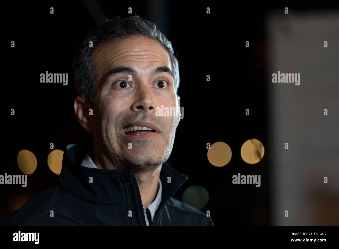 Austin, Texas, États-Unis. 1st mars 2022. Le commissaire aux terres du Texas GEORGE P. BUSH parle à la presse lors d'un premier parti de veille électorale où il est dans une course serrée pour une tache de ruissellement contre le procureur général en exercice Ken Paxton (non montré). Paxton est mis en accusation depuis plusieurs années pour fraude en valeurs mobilières. Bush vient d'une longue dynastie politique dont son père Jeb Bush qui était gouverneur de Floride. (Image de crédit : © Bob Daemmrich/ZUMA Press Wire) Banque D'Images