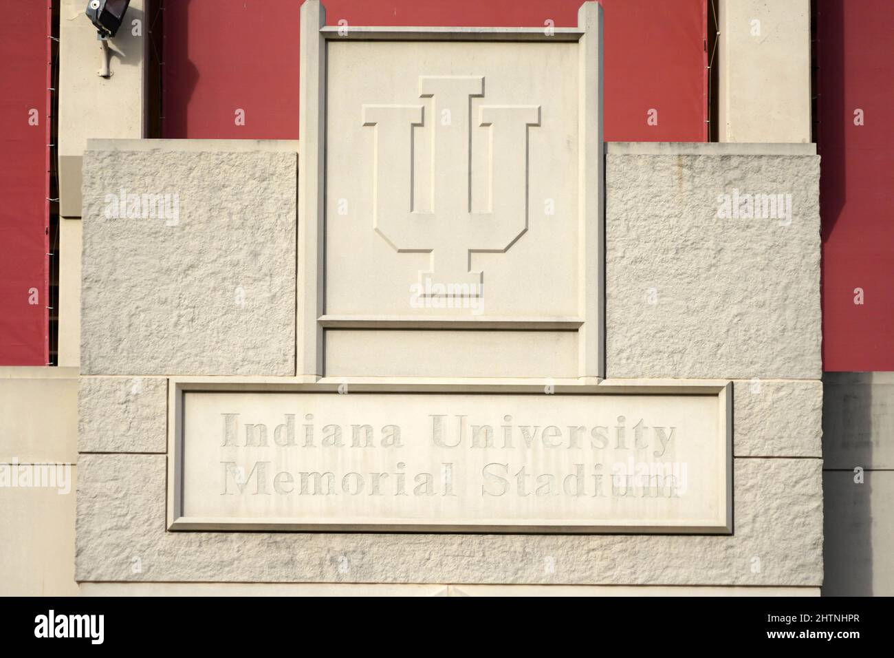 La façade du Memorial Stadium sur le campus de l'Indiana University, lundi 1 mars 2022, à Bloomington, Ind. Le stade est la maison de l'Indiana Hoo Banque D'Images