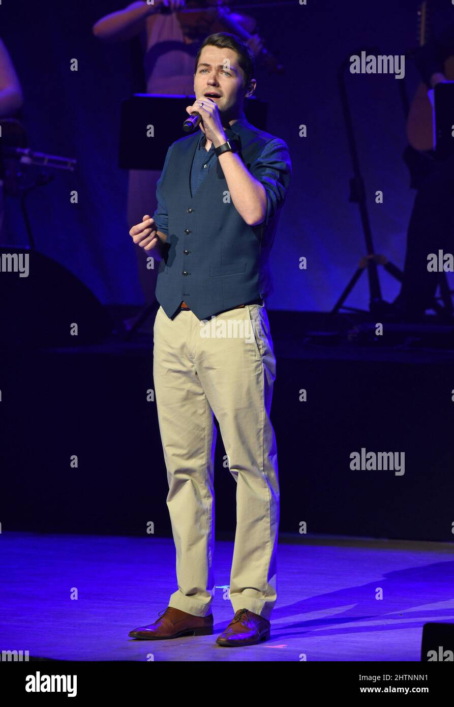 Atlanta, Géorgie, États-Unis. 1st mars 2022. Damian McGinty sur scène pour le Celtic Thunder in concert, Atlanta Symphony Hall, Atlanta, GA 1 mars 2022. Crédit : Derek Storm/Everett Collection/Alay Live News Banque D'Images