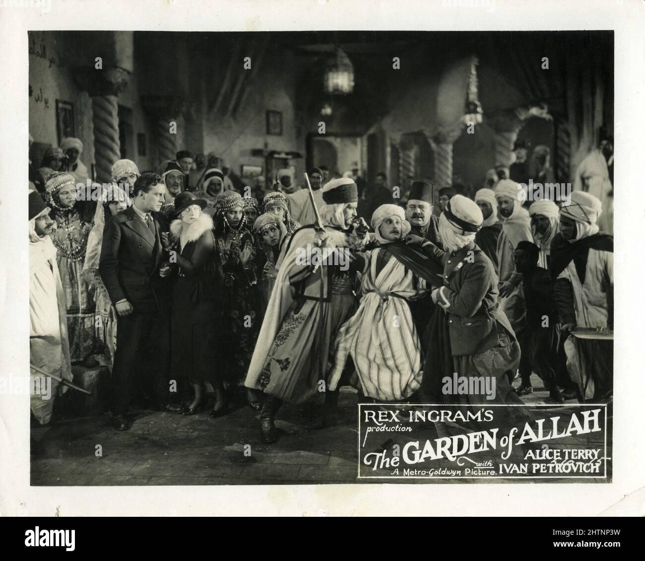IVAN PETROVICH et ALICE TERRY dans LE JARDIN D'ALLAH 1927 réalisateur REX INGRAM roman Robert Hichens Directeur adjoint Michael Powell Rex Ingram Productions / Metro Goldwyn Mayer Banque D'Images