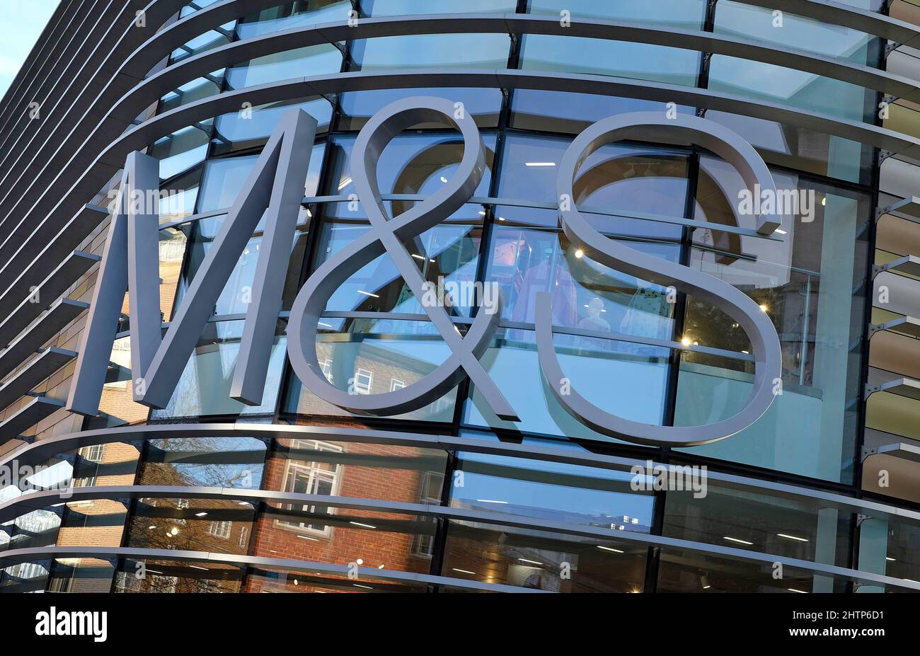 Logo M&S sur l'extérieur du magasin, norwich, norfolk, angleterre Banque D'Images