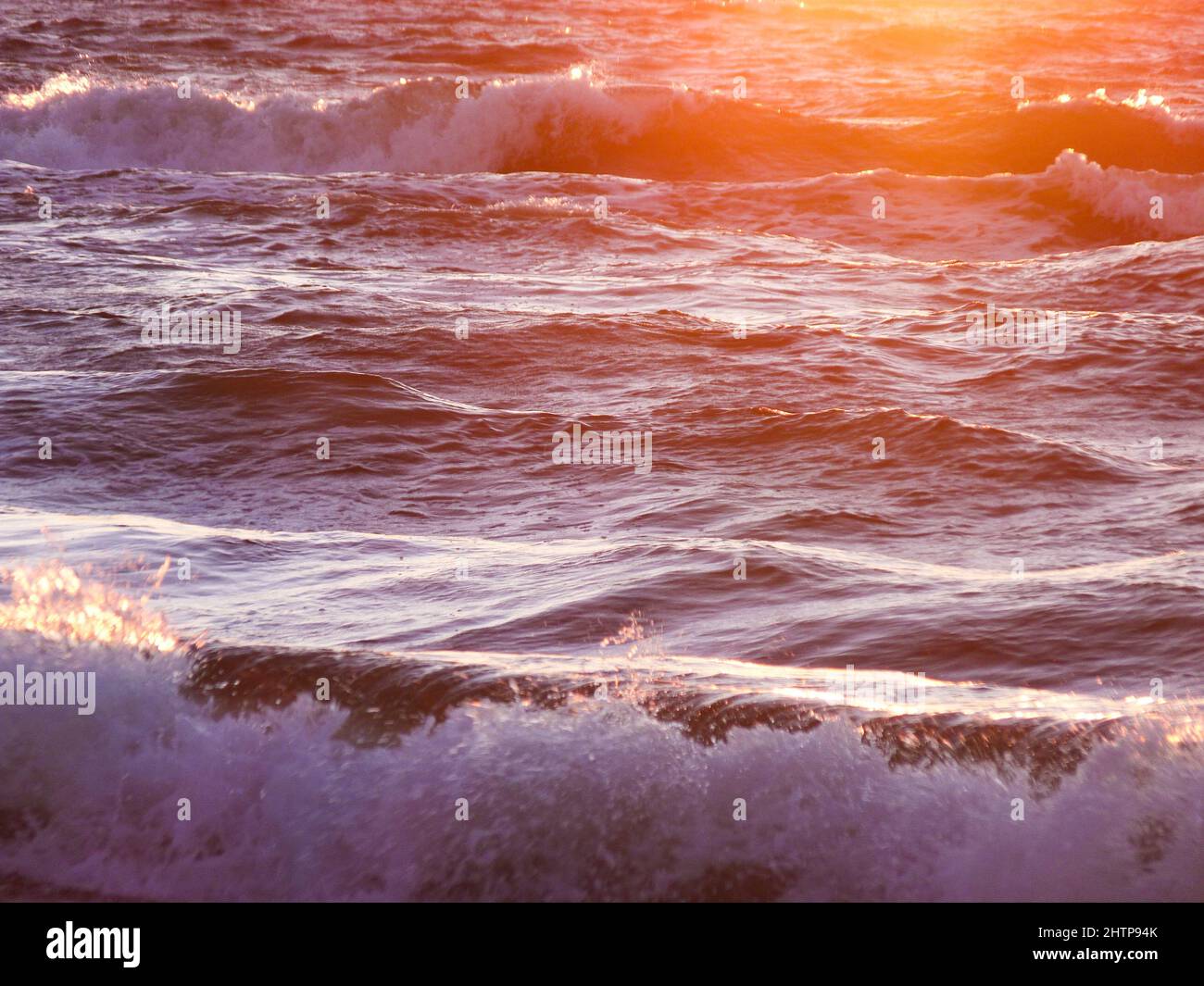 Coucher de soleil sur la mer Méditerranée à Oliva, Valence, Espagne Banque D'Images