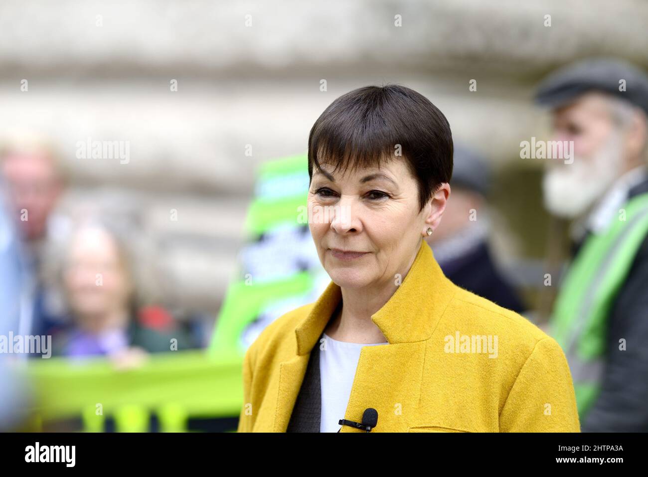 Caroline Lucas, députée du Parti Vert, manifestant à Westminster, février 2022 Banque D'Images