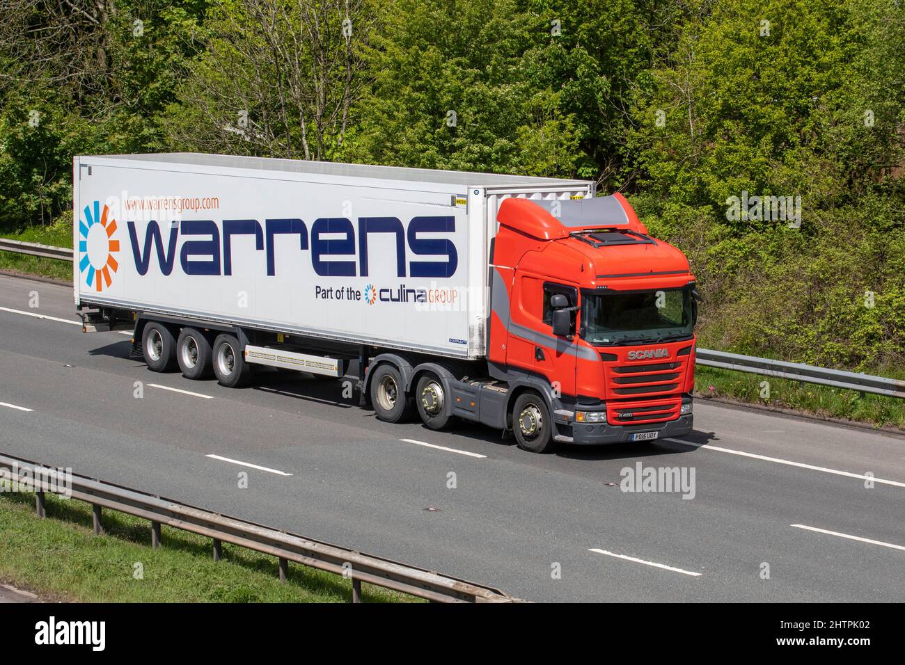 2015 Scania R450 12740cc manuel ; Warrens Group (faisant partie du Groupe Culina) conduite sur l'autoroute M61, Royaume-Uni ; livraison de camions, camions, véhicules lourds, transport, Camion, porte-bagages, véhicule, industrie européenne du transport commercial HGV, M6 à Manchester, Royaume-Uni Banque D'Images