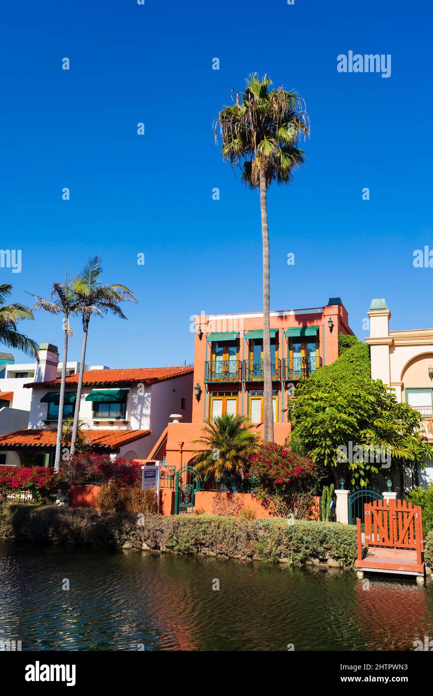 Maisons de luxe dans les canaux de Venise, Santa Monica, Californie, États-Unis d'Amérique. ÉTATS-UNIS. Octobre 2019 Banque D'Images