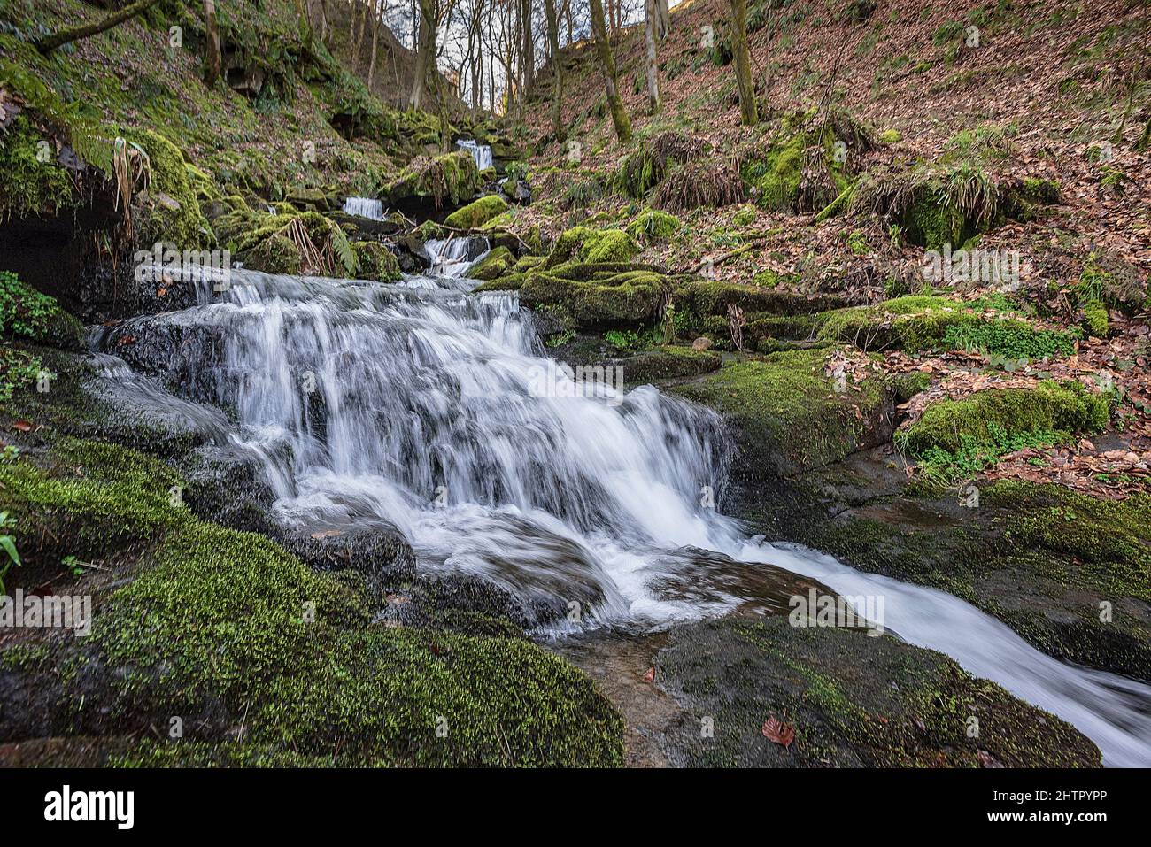 Gibson Mill Waterfall, Gibson Mill à Hardcastle Crags à Midgehole dans West Yorkshire Banque D'Images