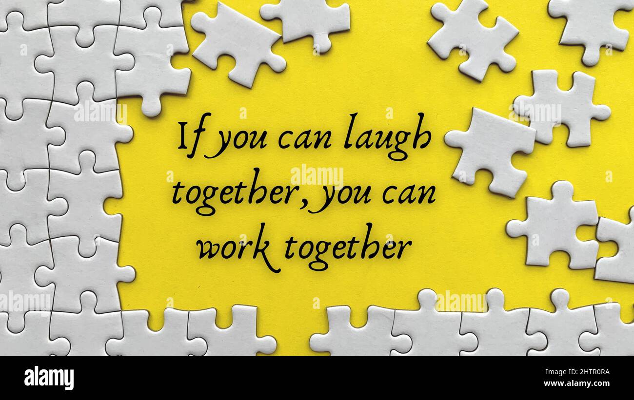 Citation Motivationnelle Sur La Couverture Jaune Si Vous Pouvez Rire Ensemble Vous Pouvez Travailler Avec Des Pieces Manquantes Arriere Plan Photo Stock Alamy Citation Motivationnelle Sur La Couverture Jaune Si Vous Pouvez Rire Ensemble Vous Pouvez Travailler Avec Des Pieces Manquantes Arriere Plan Photo Stock Alamy