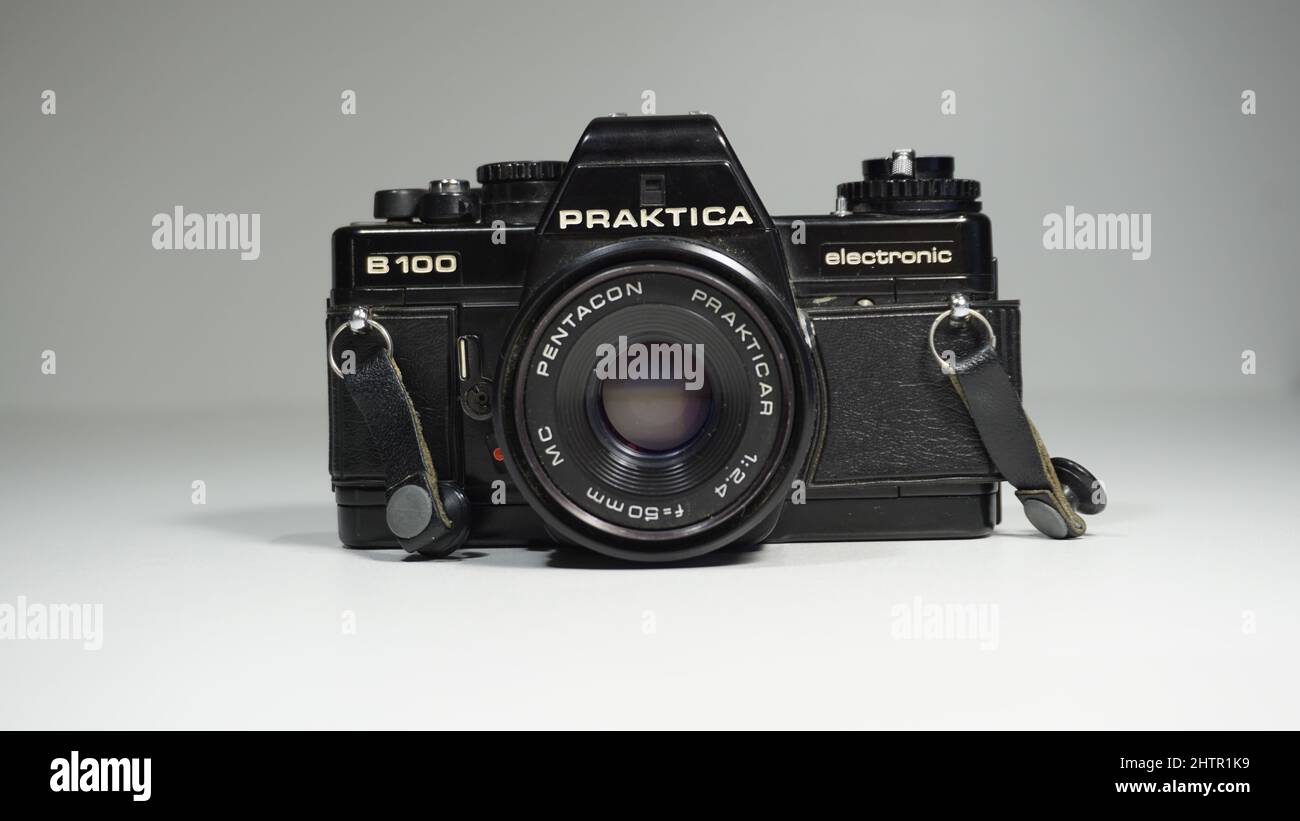 Ancienne caméra practica B100 Banque D'Images
