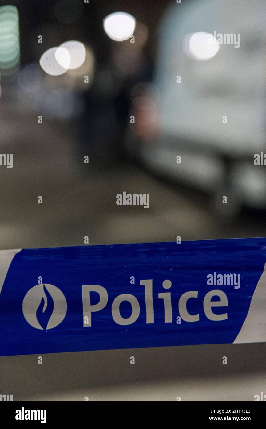 Perquisition dans une maison située dans le district des institutions européennes | vers 21h, les forces de police ont evacé les habitants d'un immeuble Banque D'Images