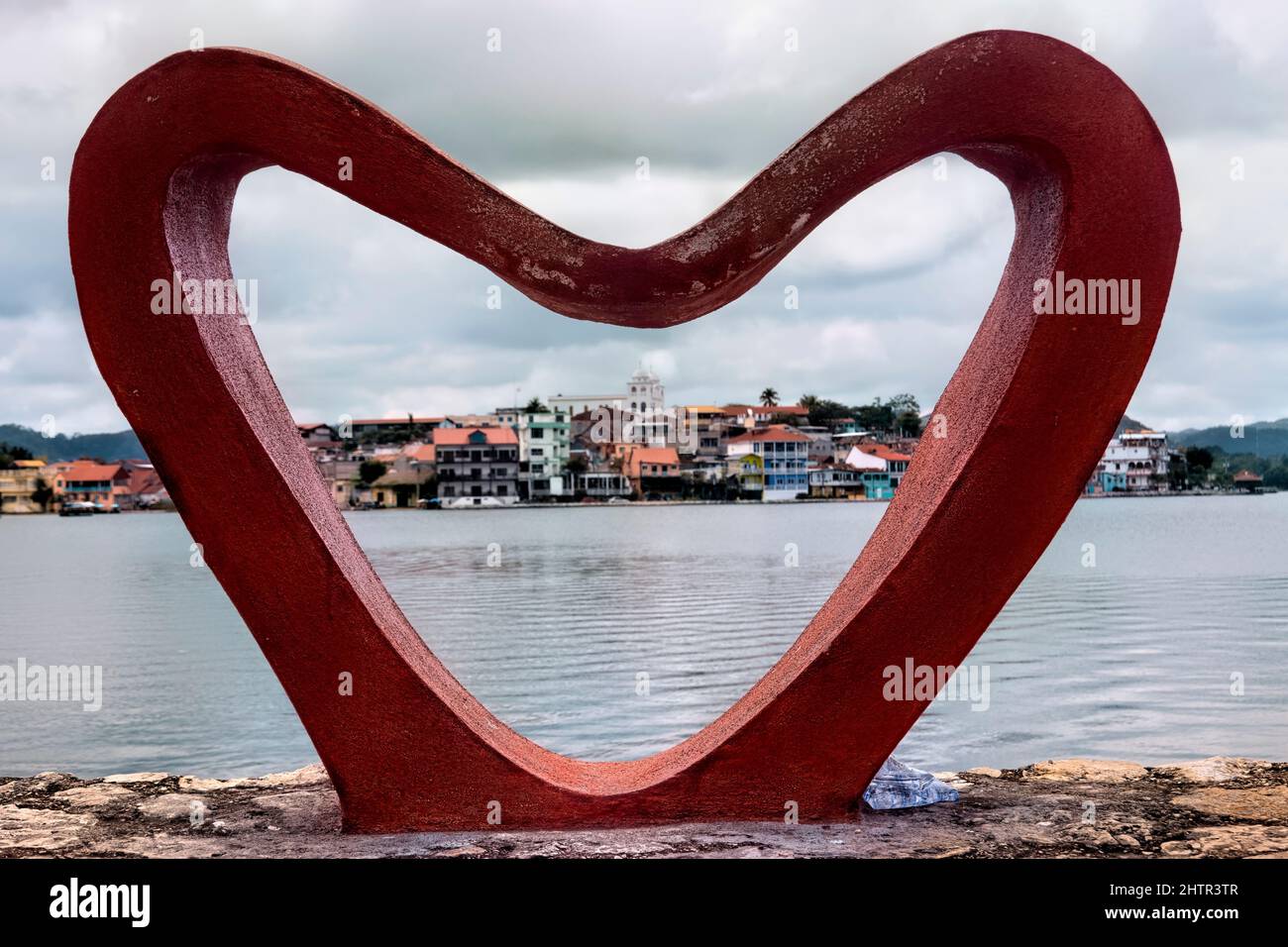 Vue sur Flores et le lac Peten Itza, Petén, Guatemala Banque D'Images