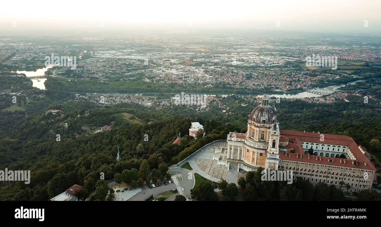Photographie aérienne de drone de Basilica Superga à Turin, Italie, Europe. Banque D'Images