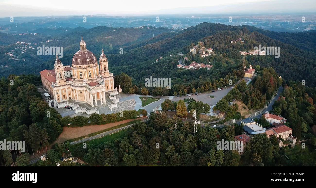 Photographie aérienne de drone de Basilica Superga à Turin, Italie, Europe. Banque D'Images