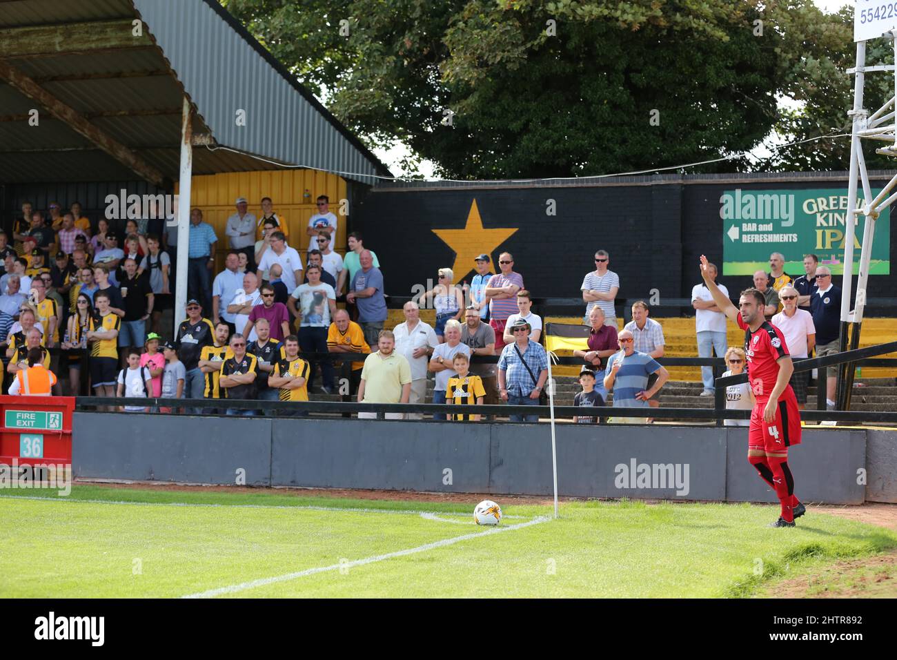 Les fans de Cambridge ont regardé le match lors du match Sky Bet League 2 entre Cambridge United et Crawley Town au stade Abbey de Cambridge. 22 août 2015. James Boardman / Telephoto Images +44 7967 642437 Banque D'Images