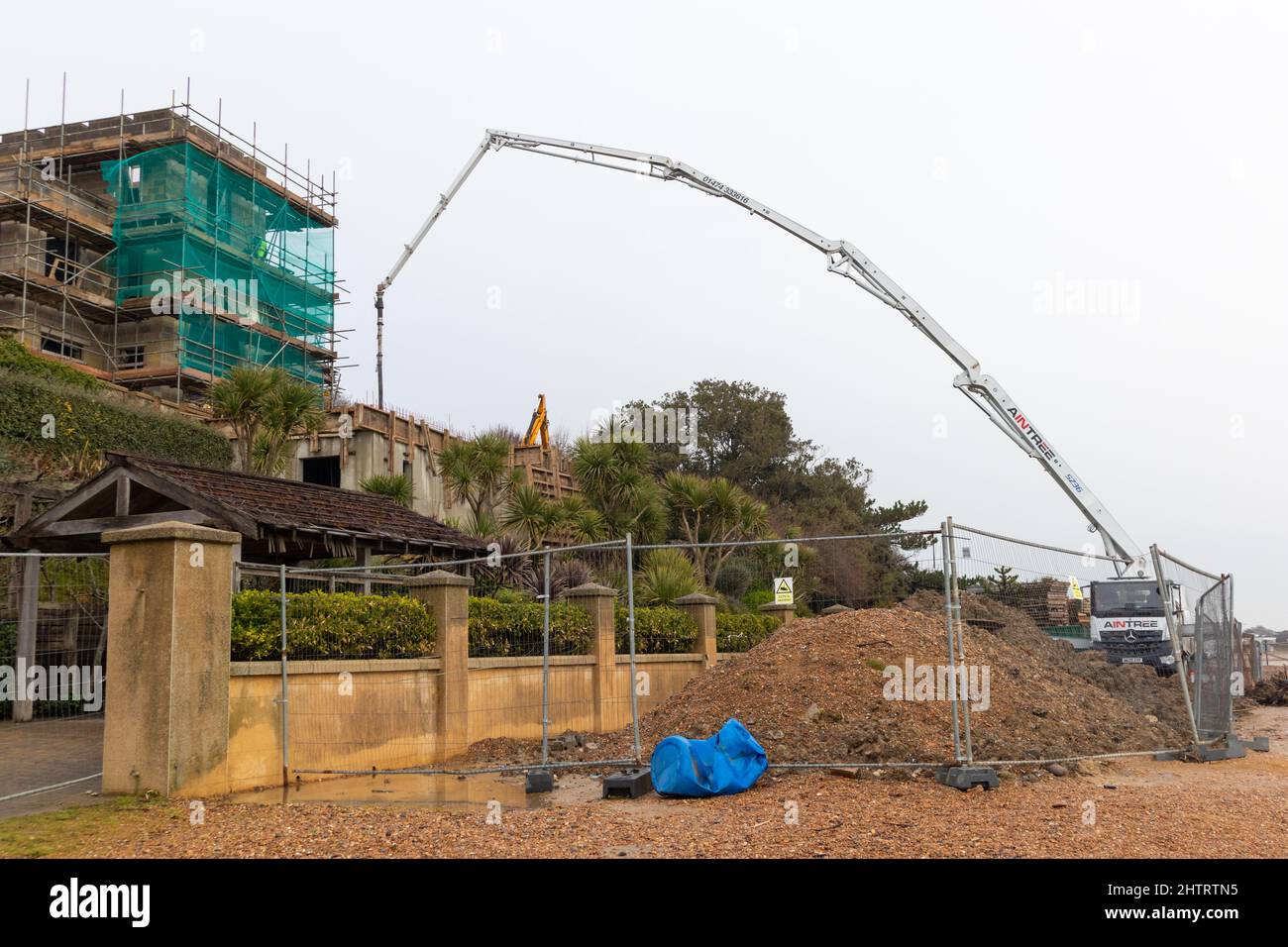 Pompe à béton mobile, grande maison, pett Level, East Sussex, royaume-uni Banque D'Images