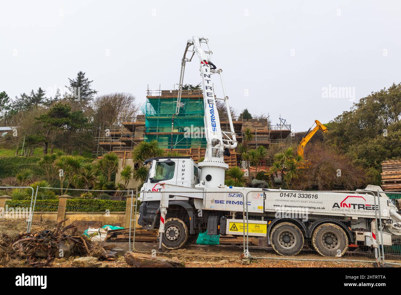 Pompe à béton mobile, grande maison, pett Level, East Sussex, royaume-uni Banque D'Images