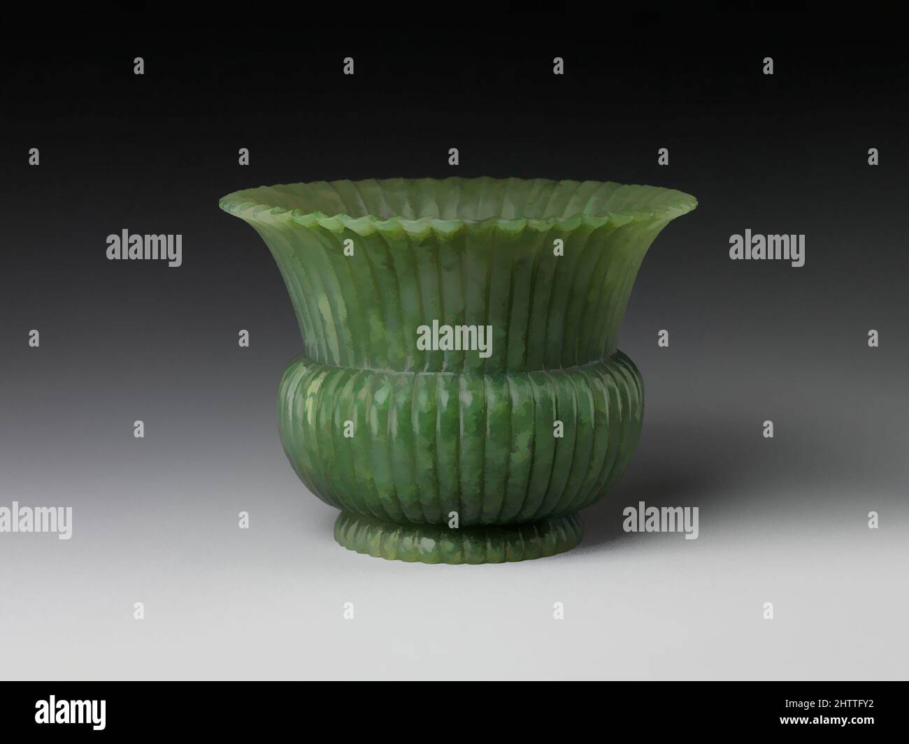 Art inspiré par Beaker en forme de chrysanthème, dynastie Qing (1644–1911), période Qianlong (1736–95), Chine, Jade (néphrite), H. 2 5/16 po (5,9 cm) ; avec 3 1/16 po (7,8 cm), Jade, oeuvres classiques modernisées par Artotop avec une touche de modernité. Formes, couleur et valeur, impact visuel accrocheur sur l'art émotions par la liberté d'œuvres d'art d'une manière contemporaine. Un message intemporel qui cherche une nouvelle direction créative. Artistes qui se tournent vers le support numérique et créent le NFT Artotop Banque D'Images