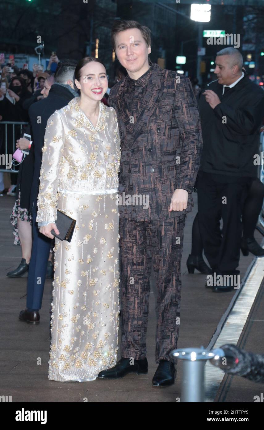 01 mars 2022. Paul Dano, Zoe Kazan assister à Warner Bros, Pictures présente première mondiale du Batman au Lincoln Center Plaza à New York 01 mars 2022 crédit: RW/MediaPunch Banque D'Images