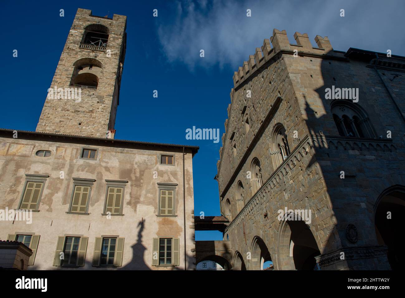 Campanone est le palais de la raison et les monuments historiques de la ville de Bergame. Banque D'Images