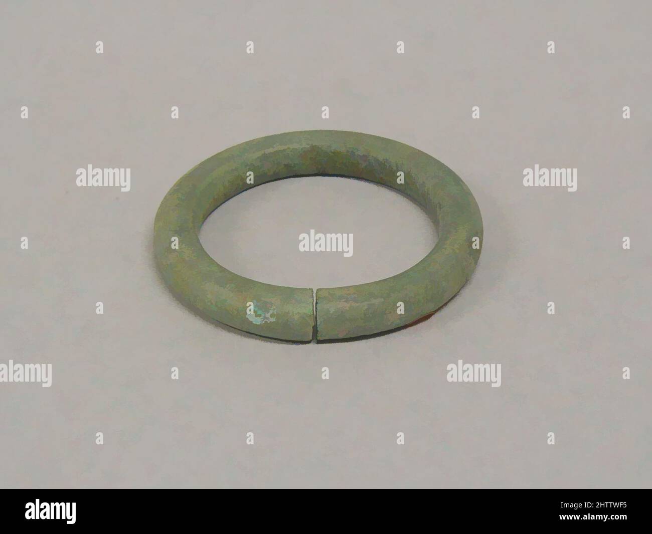 Art inspiré par Bangle, début et fin de la période, 4000 C.-B.–A.D. 400, Thaïlande, Bronze, Diam. 2 5/8 po (6,7 cm), bijoux, oeuvres classiques modernisées par Artotop avec une touche de modernité. Formes, couleur et valeur, impact visuel accrocheur sur l'art émotions par la liberté d'œuvres d'art d'une manière contemporaine. Un message intemporel qui cherche une nouvelle direction créative. Artistes qui se tournent vers le support numérique et créent le NFT Artotop Banque D'Images