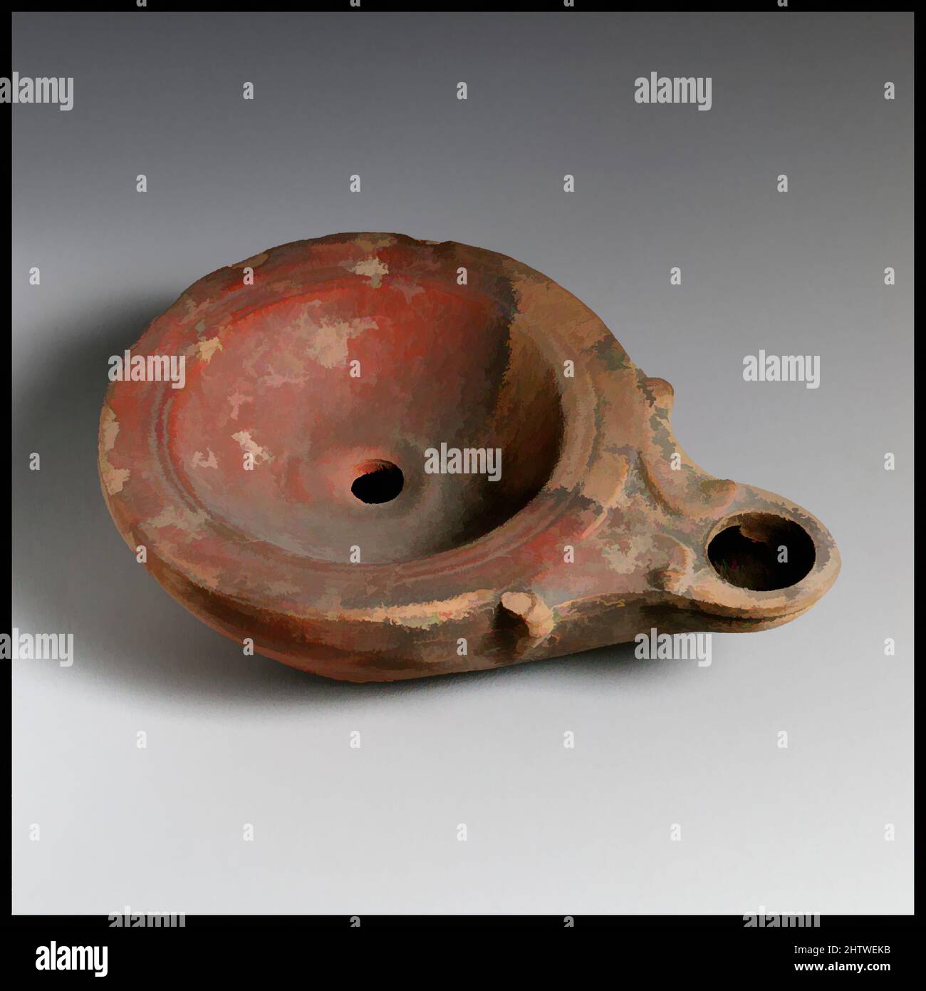 Art inspiré par la lampe, romaine, chypriote, terre cuite, total : 1 x 3 5/8 po. (2,5 x 9,2 cm), terracottas, oeuvres classiques modernisées par Artotop avec une touche de modernité. Formes, couleur et valeur, impact visuel accrocheur sur l'art émotions par la liberté d'œuvres d'art d'une manière contemporaine. Un message intemporel qui cherche une nouvelle direction créative. Artistes qui se tournent vers le support numérique et créent le NFT Artotop Banque D'Images