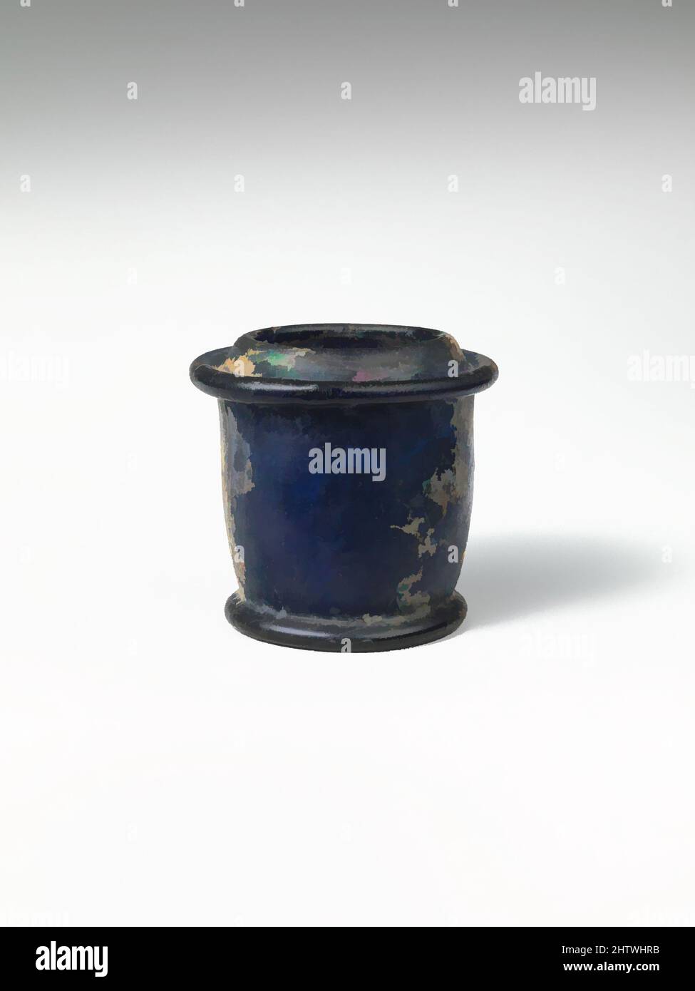 Art inspiré par la jarre de verre, ancienne Impériale, 1st siècle A.D., romain, verre; Soufflé, H. : 2 1/4 po (5,7 cm), verre, bleu cobalt translucide. Rebord arrondi presque vertical; épaule peu profonde et inclinée avec courbe concave à la base; bride horizontale repliée; corps cylindrique avec légèrement convexe, œuvres classiques modernisées par Artotop avec une touche de modernité. Formes, couleur et valeur, impact visuel accrocheur sur l'art émotions par la liberté d'œuvres d'art d'une manière contemporaine. Un message intemporel qui cherche une nouvelle direction créative. Artistes qui se tournent vers le support numérique et créent le NFT Artotop Banque D'Images