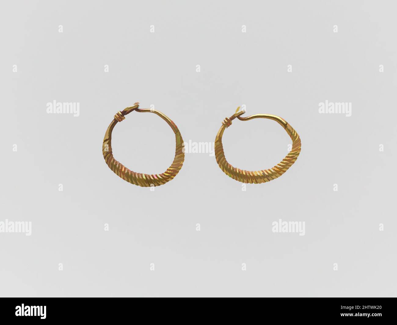 Boucles d'oreilles romain Banque de photographies et d'images à haute  résolution - Alamy