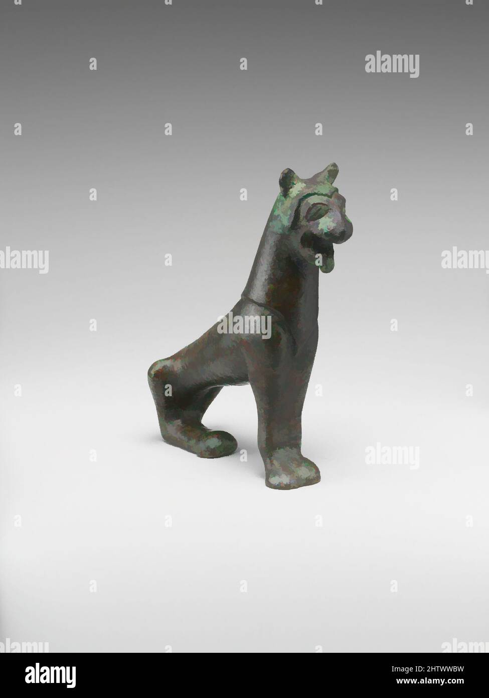 Art inspiré par la statuette de bronze d'un lion, archaïque, 6th Century B.C., étrusque, Bronze, H. 3 3/4 po (9,6 cm), les bronzes, la pose et la forme atténuée de ce bronze massif rappellent les lions de pierre monumentaux qui gardent une rue au sanctuaire grec d'Apollon, les œuvres classiques modernisées par Artotop avec une touche de modernité. Formes, couleur et valeur, impact visuel accrocheur sur l'art émotions par la liberté d'œuvres d'art d'une manière contemporaine. Un message intemporel qui cherche une nouvelle direction créative. Artistes qui se tournent vers le support numérique et créent le NFT Artotop Banque D'Images