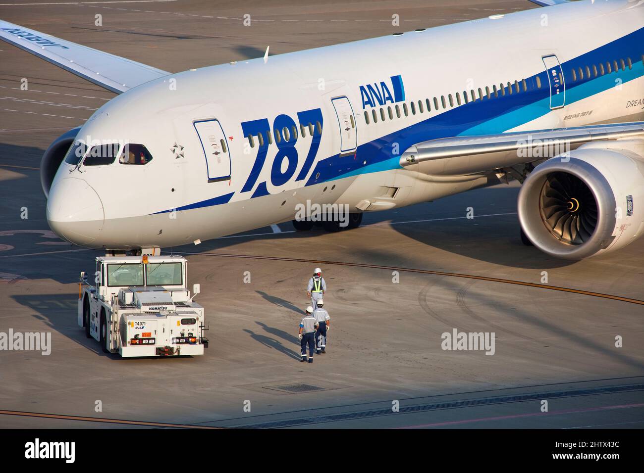 Boeing 787 Dreamliner au départ de l'aéroport de Haneda, Tokyo, Japon Banque D'Images
