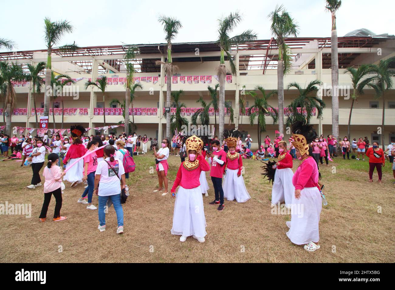 Kakampinks, comme ce que les partisans de la candidate présidentielle Leni Robredo pendant le rassemblement à Cebu City, Philippines Banque D'Images