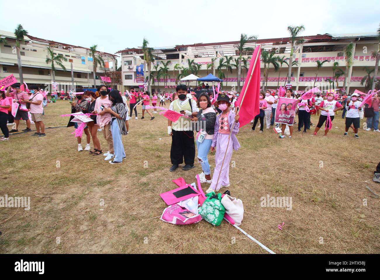 Kakampinks, comme ce que les partisans de la candidate présidentielle Leni Robredo pendant le rassemblement à Cebu City, Philippines Banque D'Images