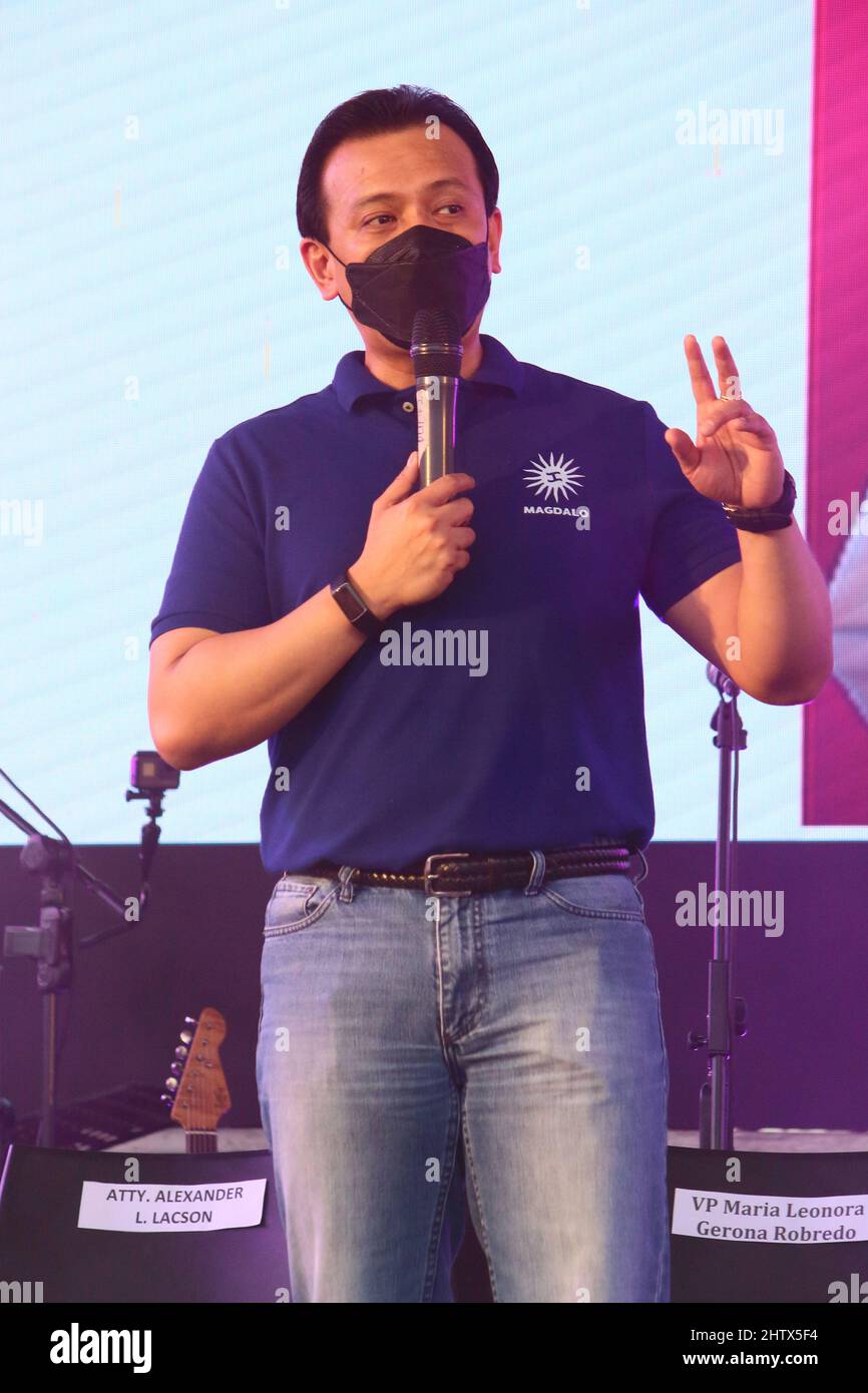 La candidate sénatoriale Sonny Trillanes parle sur scène lors du rassemblement de la candidate présidentielle, la vice-présidente Leni Robredo, à Cebu City, aux Philippines Banque D'Images