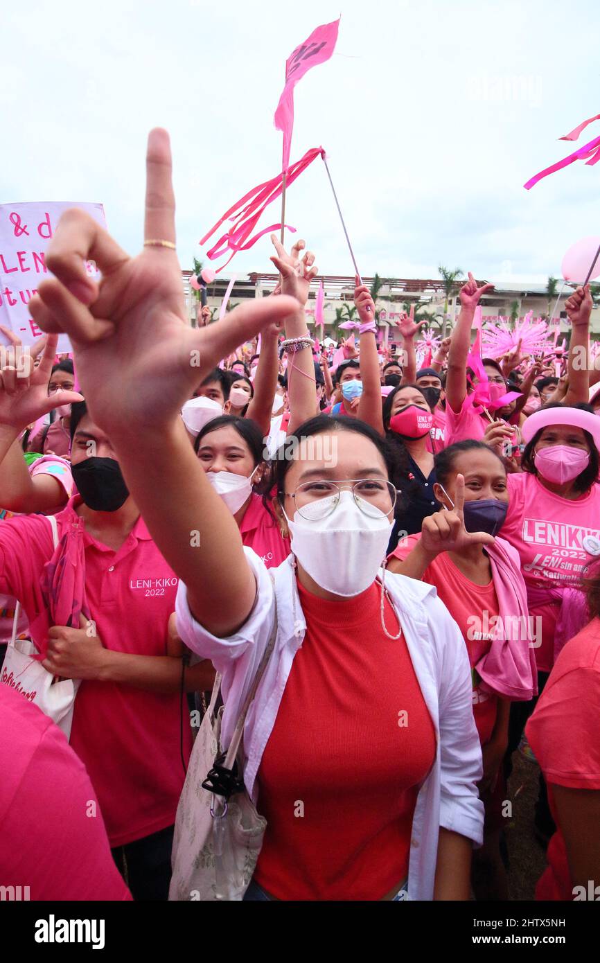 Kakampinks, comme ce que les partisans de la candidate présidentielle Leni Robredo pendant le rassemblement à Cebu City, Philippines Banque D'Images