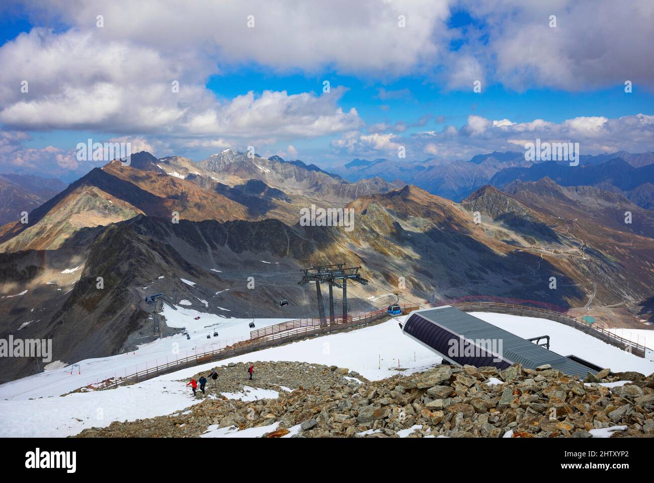 Station de montagne de la Schwarze Schneidbahn au glacier de Rettenbach, Soelden, Oetztal, Alpes d'Oetztal, Tyrol, Autriche Banque D'Images Station de montagne de la Schwarze Schneidbahn au glacier de Rettenbach, Soelden, Oetztal, Alpes d'Oetztal, Tyrol, Autriche Banque D'Images