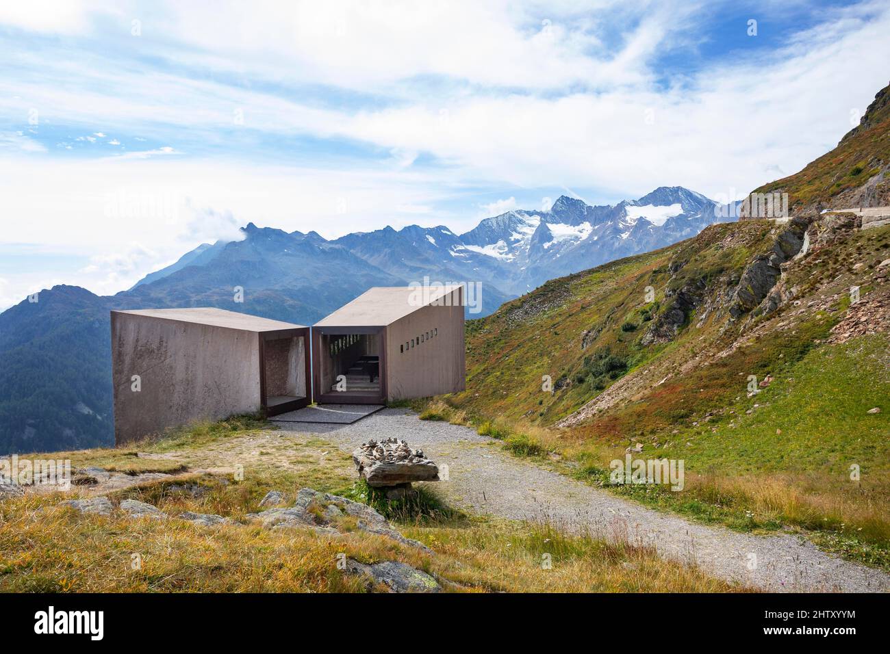 Le télescope InfoPoint sur la route haute alpine de Timmelsjoch, Passo del Rombo, passe la route entre le Tyrol et le Tyrol du Sud, les Alpes d'Oetztal, la vallée de Passeier Banque D'Images