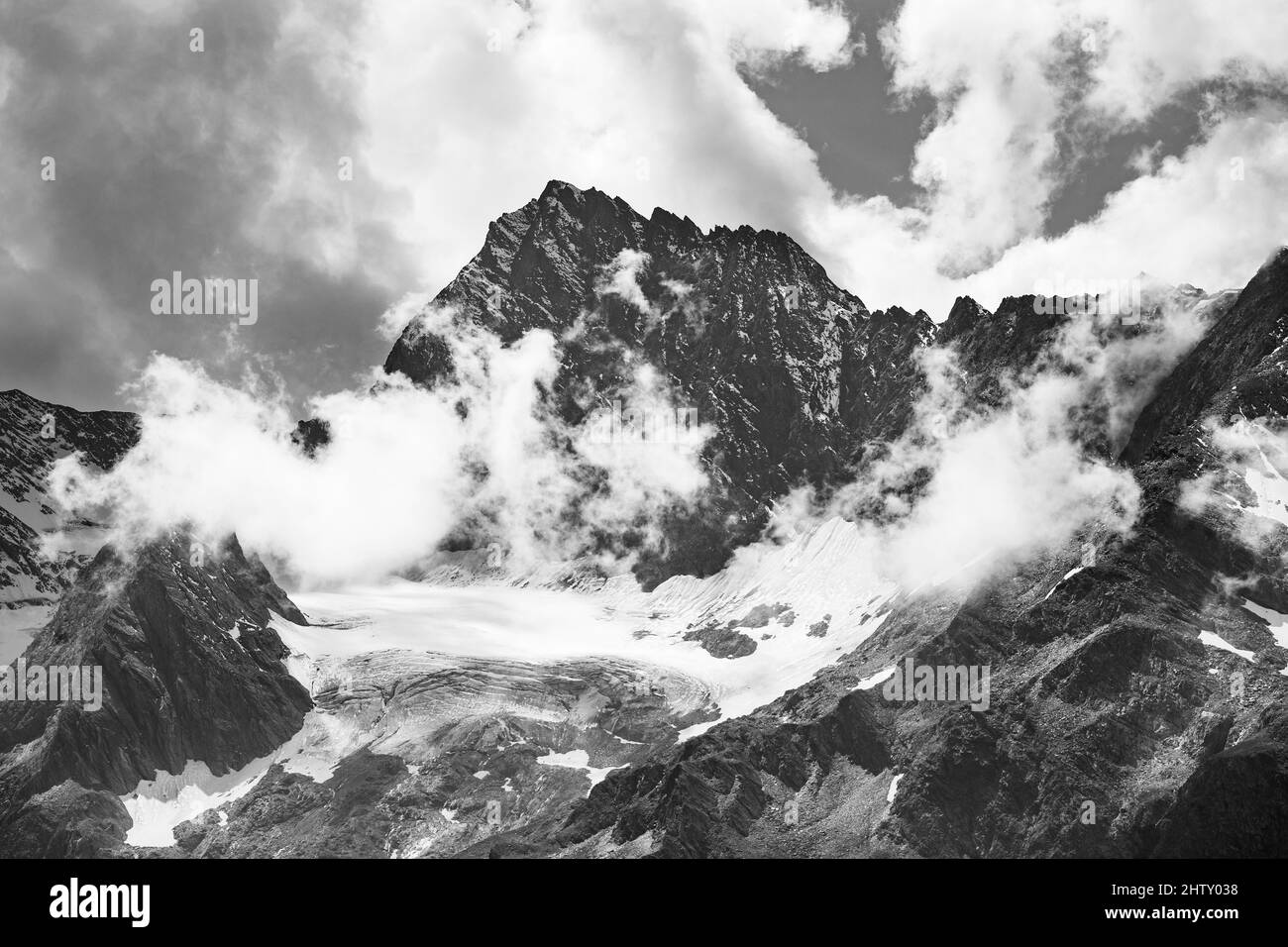 Noir et blanc, massif montagneux des Alpes Oetztal dans la vallée arrière du Passier, Parc naturel de Texelgruppe, Vallée du Passier, Tyrol du Sud, Italie Banque D'Images