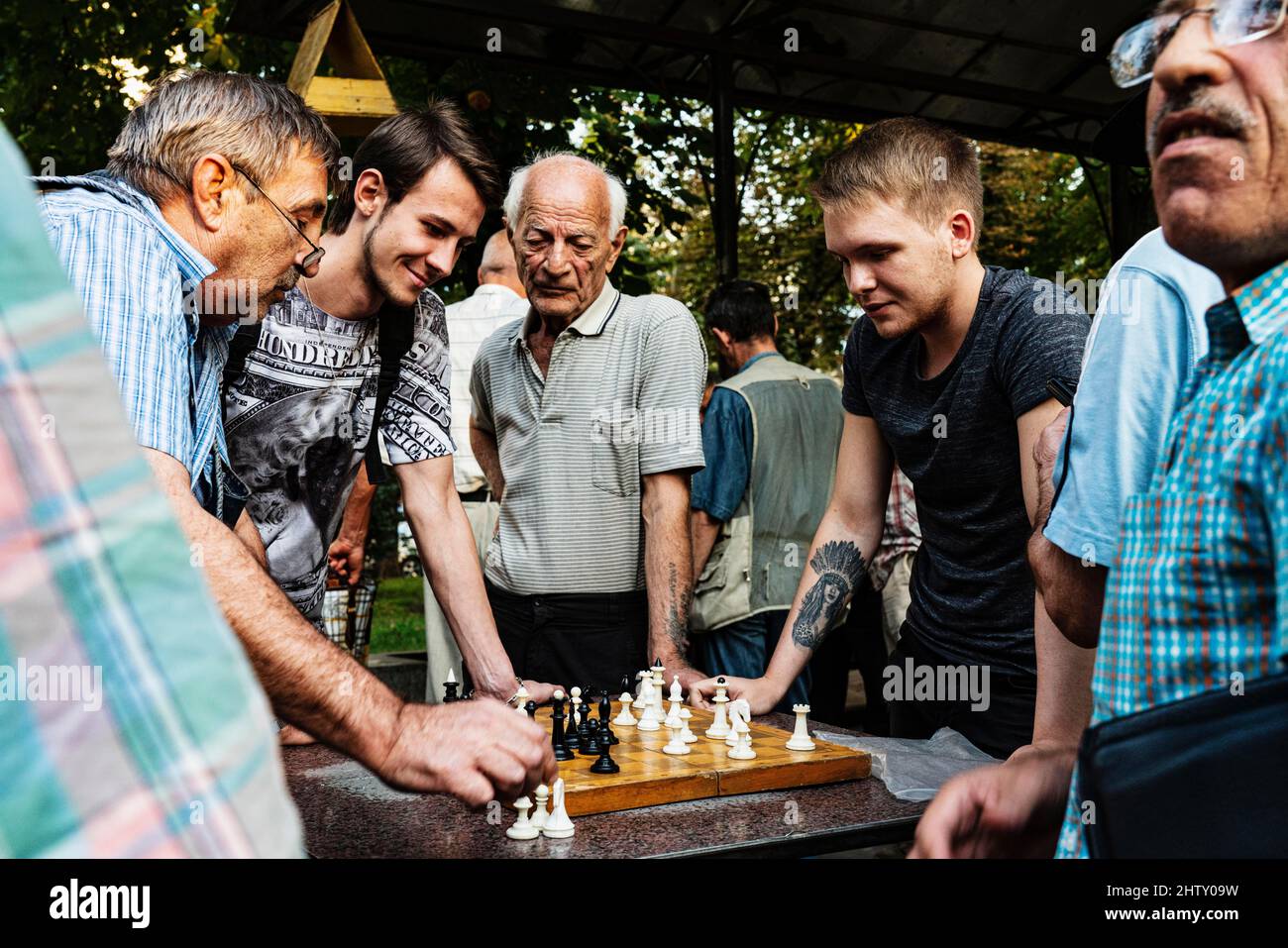 Joueurs d'échecs à Vulytsia Derybasivska ou ulitsa Deribasovskaya, Odessa, Ukraine Banque D'Images