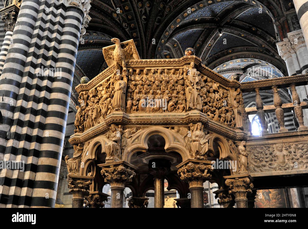 Chaire de marbre, 1266-68, représentant le jugement dernier et le maudit, sculpteur Nicola Pisano, cathédrale de Sienne, Duomo Santa Maria Assunta, Sienne Banque D'Images