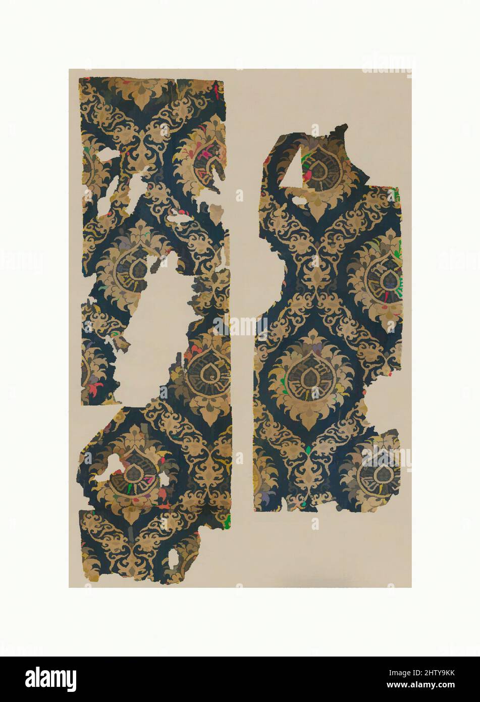 Art inspiré par fragment textile avec motif ogival, 14th siècle, attribué à l'Égypte ou à la Syrie, soie; lampas, textile: H. 21 1/4 in. (54 cm), textiles-Woven, influencé par des prototypes chinois et mongol, ce fragment montre un motif répétitif d'un rouleau de vigne ogivale qui ondule, œuvres classiques modernisées par Artotop avec un peu de modernité. Formes, couleur et valeur, impact visuel accrocheur sur l'art émotions par la liberté d'œuvres d'art d'une manière contemporaine. Un message intemporel qui cherche une nouvelle direction créative. Artistes qui se tournent vers le support numérique et créent le NFT Artotop Banque D'Images