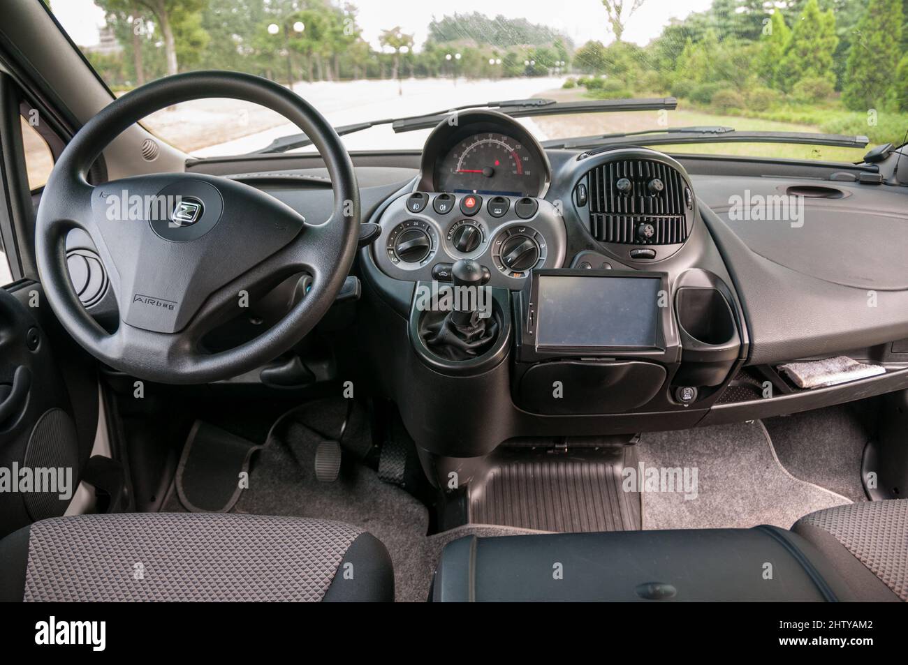 Intérieur de la Fiat Multipla Zotye M300 EV, une ancienne EV chinoise, photographiée dans la zone EV à Anting, Shanghai, Chine. Banque D'Images