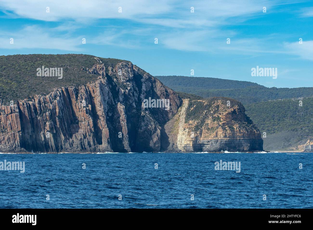 Falaises rocheuses près de Cape Raoul, Tasman Peninsula, Tasmanie, Australie Banque D'Images