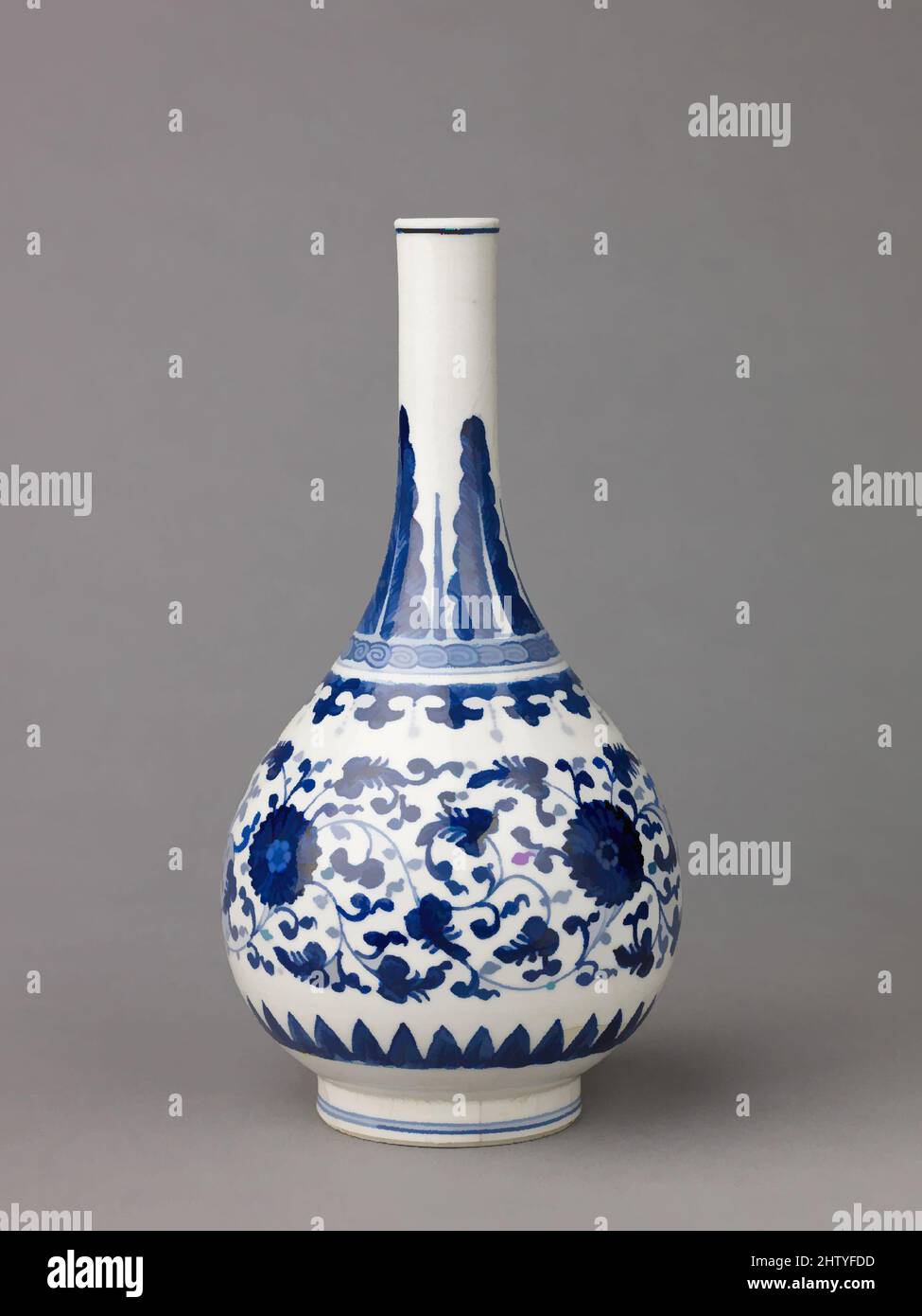 Art inspiré par vase en forme de bouteille, 19th siècle, chinois, porcelaine peinte en bleu sous-glaçure., hauteur: 7 1/8 po. (18 cm.), céramique, oeuvres classiques modernisées par Artotop avec une touche de modernité. Formes, couleur et valeur, impact visuel accrocheur sur l'art émotions par la liberté d'œuvres d'art d'une manière contemporaine. Un message intemporel qui cherche une nouvelle direction créative. Artistes qui se tournent vers le support numérique et créent le NFT Artotop Banque D'Images