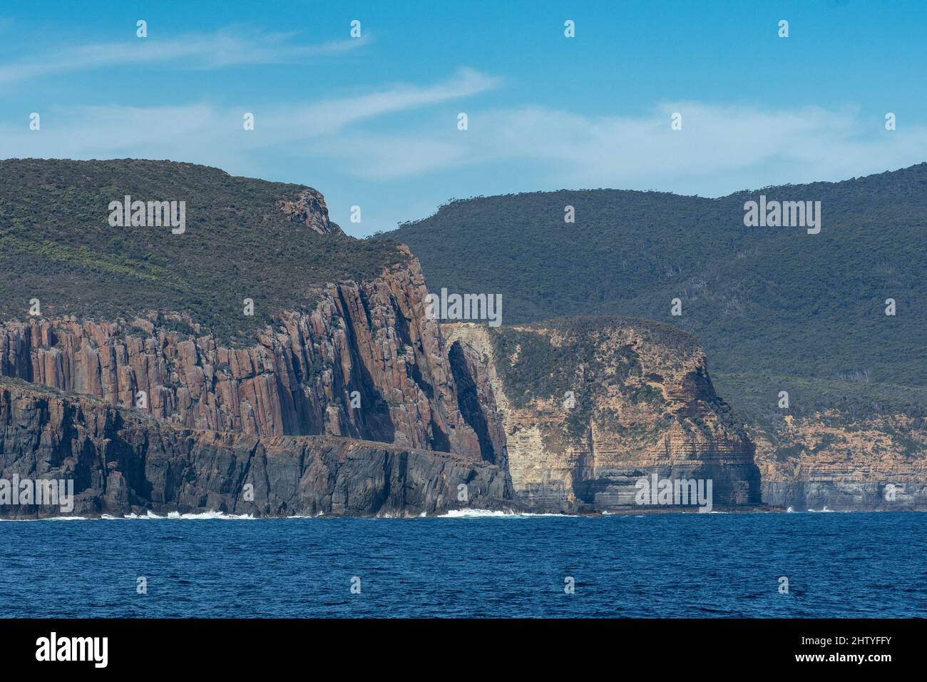 Falaises rocheuses près de Cape Raoul, Tasman Peninsula, Tasmanie, Australie Banque D'Images