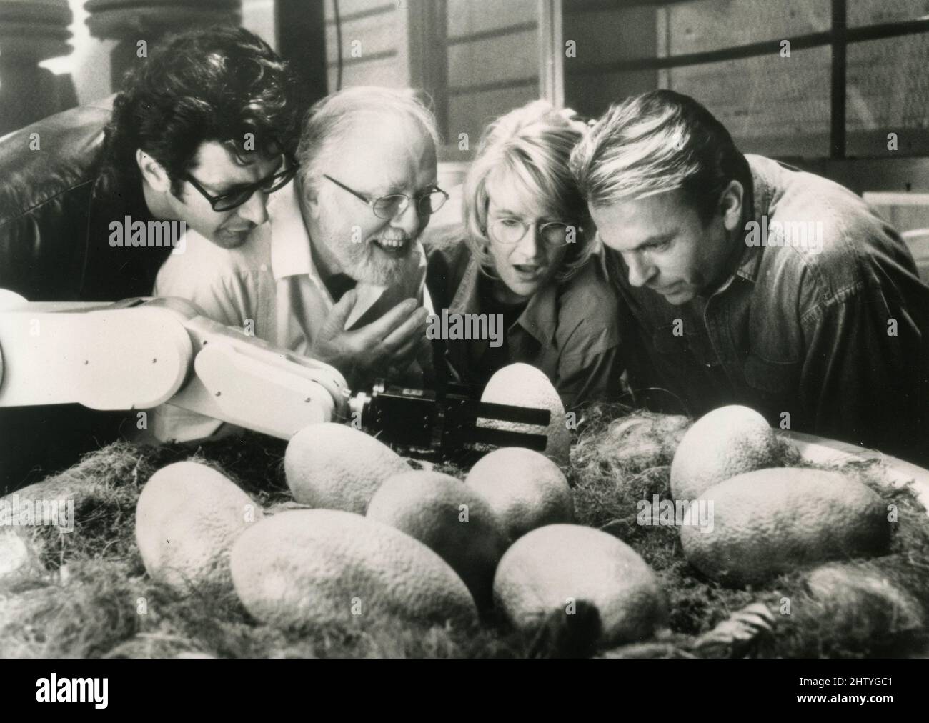 L'acteur anglais Richard Attenborough, Sam Neill, Jeff Goldblum et l'actrice Laura Dern dans le film Jurassic Park, USA 1993 Banque D'Images