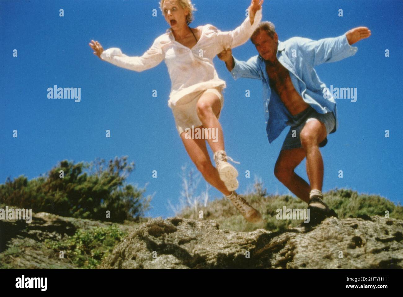 L'actrice Anne Heche et l'acteur Harrison Ford dans le film six jours, sept nuits, USA 1998