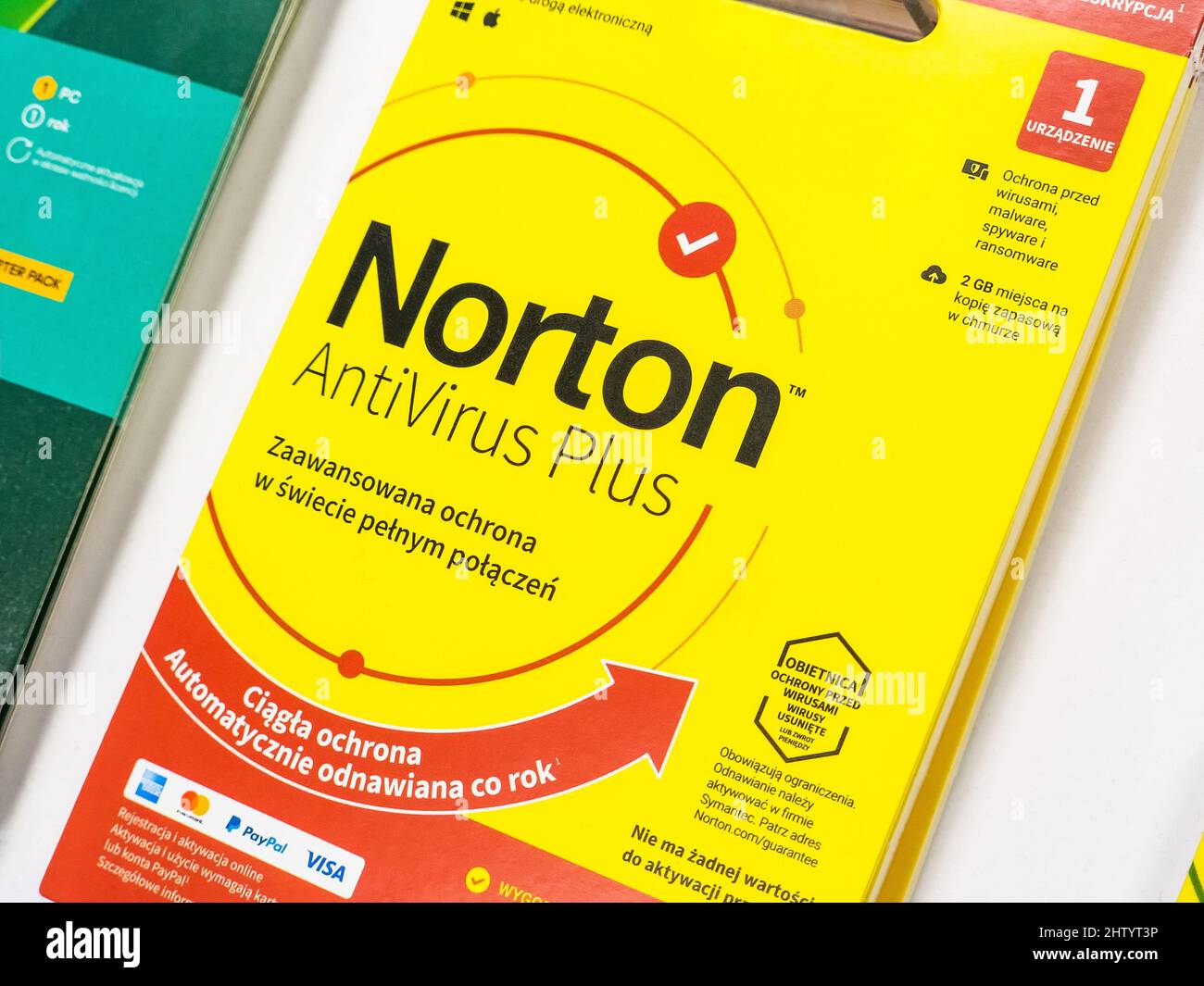 Licence Symantec Norton AntiVirus plus carte cadeau détail de l'objet  personne logiciel antivirus PC vendu dans un magasin service d'abonnement  prépayé acti Photo Stock - Alamy